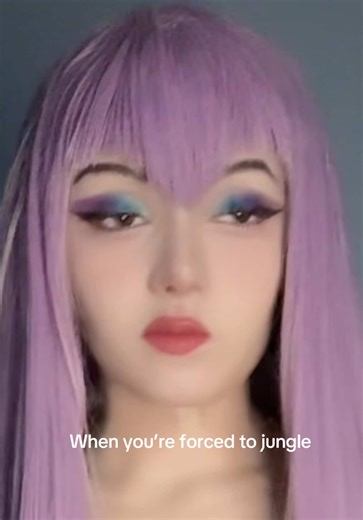 Cosplay: Midlane vs. Jungle in League of Legends