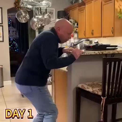 As a pulmonologist, I recommend plant-based microneedle respiratory patches to help relieve COPD/asthma symptoms—gentle, non-invasive, and compatible with standard therapies. Here’s a share from a satisfied customer 👩‍⚕️👍: My name is Mark, and I’m 68. The photo on the left shows the painful price I paid for nearly 40 years of smoking. I used to think the few bouts of “smoker’s cough” every morning were no big deal. Even when I started gasping after just a few steps on the stairs, I told myself