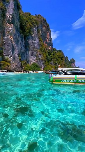 🌴 Exploring Paradise: Phi Phi Islands 🌊✨ Dive into a world of breathtaking beauty as I set foot on the stunning Phi Phi Islands in Thailand. Crystal-clear turquoise waters, towering limestone cliffs, and vibrant marine life await. 🏝️ Snorkeling in the coral reefs, basking on pristine beaches, and witnessing mesmerizing sunsets are just a few of the unforgettable experiences Phi Phi has to offer. 🌅 Join us on this tropical adventure and discover the true meaning of paradise. 🌺✨ Follow @touri