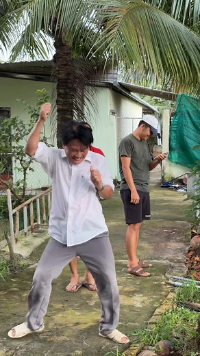 910K views · 16K reactions | Trò chơi thảy đứng chai nước trên cao nhận thưởng #mytao | My Tạo | Facebook