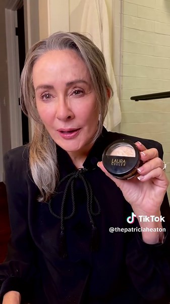 Effortless Holiday Makeup Routine with Laura Geller