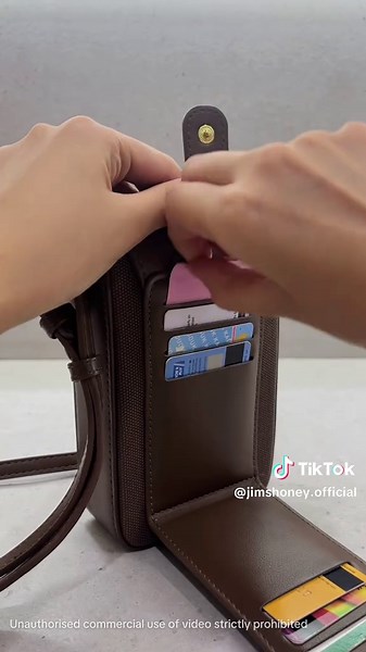 What's Inside My Bag: Jims Honey Essentials