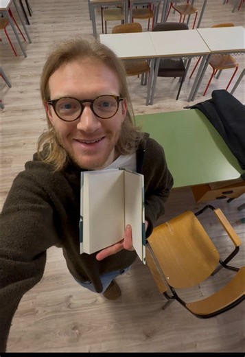 Non occorre una guida per leggere questo libro, il consiglio migliore è quello di perdervi, smarrirvi. Ma ci sono alcune cose che posso dirvi, per esempio le pagine bianche. Cosa potremmo scrivere, noi? Noi dopo di loro, dopo i grandi? 🌿 “Le parole affilate” è disponibile in tutte le librerie e store online. 🗓️ Ci vediamo sabato 21 febbraio alle 17:30 al’Ubik di Ferrara: sarà la prima data del tour. #leparoleaffilate #piemme #ferrara