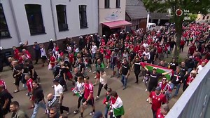 Foci-Eb: megérkezett a magyar sereg Kölnbe, Szoboszlaiék hamarosan pályára lépnek