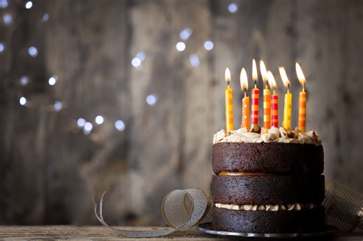 “Tas bija absurds!” Sieviete sašutusi par kāda restorāna rīcību saistībā ar dzimšanas dienas kūku