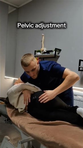 Pelvic adjustment #chiropractic #cracks #fyp