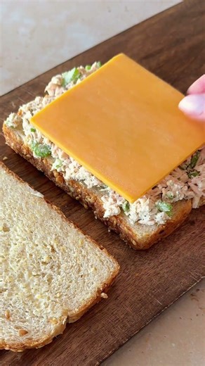 classic tuna melt 🐟