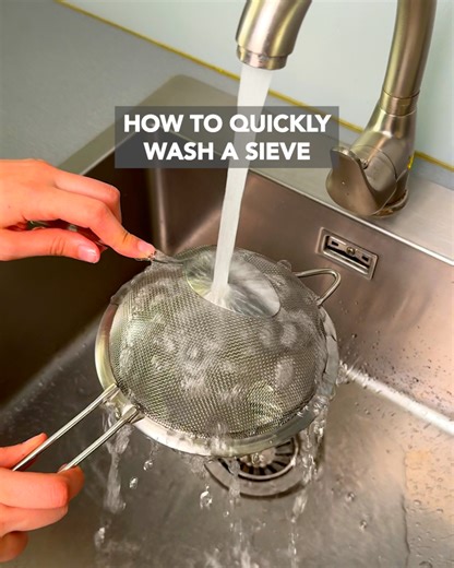Clean your sieve in seconds ⏱️🧽