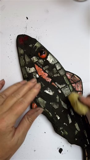 2.8K views · 3 comments | A googly eye and big red lips!  藍 If only I could work this fast! 藍 . #fishart #fishartwork #recycledart #brokenchina #picassiette #crockerylove #artworkforsalebyartist #etsyuk #etsyhandmadewithlove #oneofakindart #fishesofinstagram #etsyseller #handmadewithlove | Hannah Banks Mosaic Art | Facebook