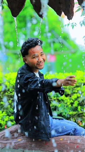 Sawan ki pehli baarish aur ye nasha... ❤️✨#MonsoonVibes #90sBollywood #Sawan #RainyDay #ClassicHits