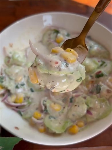 👉 Cucumber Corn Salad ki Recipe😍❤️ . . Dressing ingredients:- 100 gms curd 1 tsp honey 1 tsp lemon juice Salt Chilli flakes 1 tsp roasted jeera powder 1 tsp black pepper powder . . [cucumber salad, yummy salad, weight loss salad, weight management, low fat recipes, high protein] . . #cucumbersalad #summerrecipes #fblifestylechallenge #healthylifestyle #foodie #tasty | Street Food Updates
