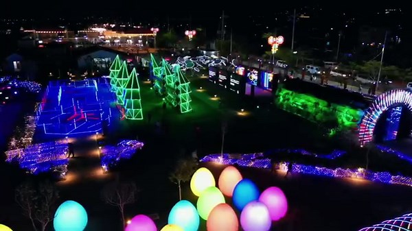 Christmas by the Lake - TLC Village is finally open! Experience sparkling and colorful nights this holiday season ✨🌲 ARAT NA SA TAGUIG! #PaskuhansaTaguig2023 #Taguig #TLCPark #Christmas2023 #MercadoDelLago #paskosataguig Mercado Del Lago, Lakeshore Taguig ProbinSyudad Think Big Taguig Taguigeño Lani Cayetano | Whr t g?