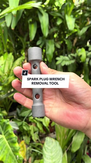 Spark Plug Wrench Removal Tool - 16MM & 18MM Guide