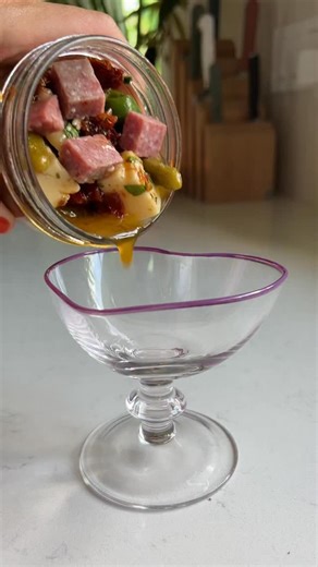 Say hello to one of my favorite holiday appetizers… Jar-cuterie! These merry little charcuterie jars are stuffed with marinated Havarti, savory salami, crunchy pickles, briny olives, sun-dried tomatoes, and a zesty garlic vinaigrette that brings all the cheer. Perfect for Christmas parties, New Year’s celebrations, or any winter gathering that calls for something special. 🩷 Comment “cheese please” to get the full recipe sent straight to your DMs or email address 🩷 ⭐️ INGREDIENTS ⭐️ 🎄Havarti �