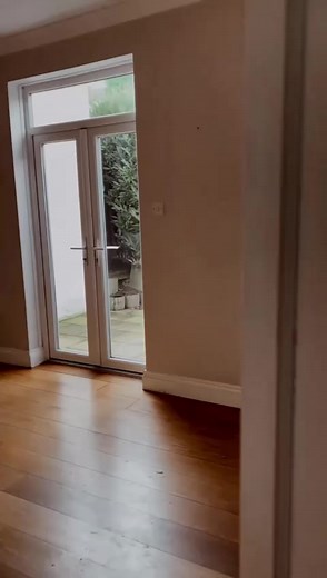 Wow! This is Soho amazing (see what we did there... 😉 ) @katymitten Our Soho kitchen looks oh so sophisticated in your space. The pairing of Misty Moors with wooden accents is a dream combination and we can't get enough! There really is a colour for everyone. Choose from 20 beautifully curated hues and personalise your kitchen exactly to your taste. Book in your free consultation today to find the hue for you... 📸@katymitten 🔎 Soho in Misty Moors | Magnet Kitchens