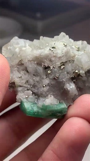 Presenting an Exceptional Natural Treasure of Colombia Emerald.