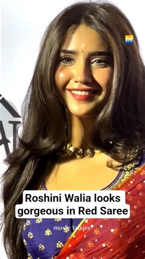 #roshniwalia looks beautiful in Red Saree at an awards