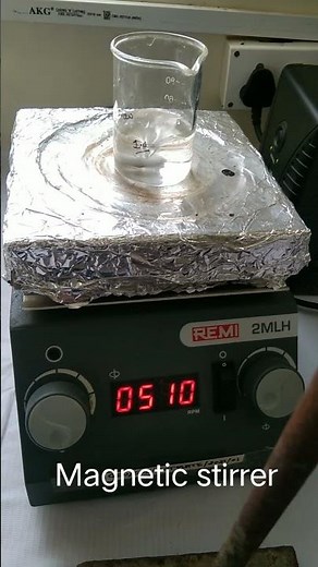 Magnetic stirrer with hot plate