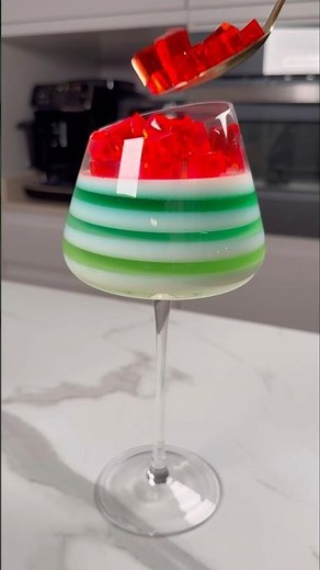 let’s make super easy 2-ingredients jelly 🍒🥝🍒🥝