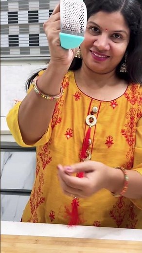 How to use new tool Garlic Crusher to crush the garlic in kitchen | #garlic #garlicchopper #howtouse