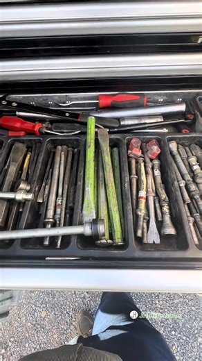 9.4K views · 91 reactions | #ToolTuesday Snap-on air hammer bushing driver #agtechtalk #fyp #farmtok #jhmillerfarms #agmechanic #johndeere #johndeeretractor #fieldtech #fieldservicetechnician #mechaniclife #mechanic #deeretech #dealertech #servicecall #servicetruck #servicetrucklife #worksmarternotharder #tipsandtricks #tool #snapon #snapontools #airhammer @SnaponTools | JHMillerfarms Fan | Facebook