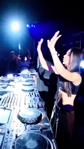 🎧Track ID: Spotify playlists (link in bio) Watch to the end 🥰 Comment your favourite music 🎵 Don't forget to Follow us ✔️ #techno #music #dj #technomusicforlife #spotifyplaylist