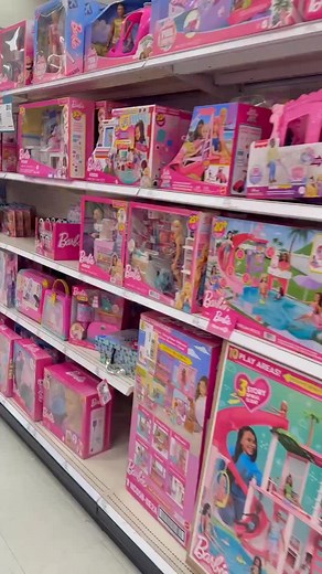 We’re getting our MERRY ON in Ba Bam’s Inside Scoop✨❤️✨ Just check out this New Innovative Wreath Design featuring the MOST MAGICAL BAG of the season…. We’re talking about Santa’s Bag 🎄🎅🏻🎄 This design is now being taught in my private group~ Ba Bam’s Inside Scoop❣️ Comment SCOOP for info on joining this SUPER creative wreath making group!!! It’s Holly Jolly season and the designs are HOT!!!!🥰 #babamwreaths #holidaydecor #wreathmaker #wreath #christmas #wreathmaking #christmasmagic #christma