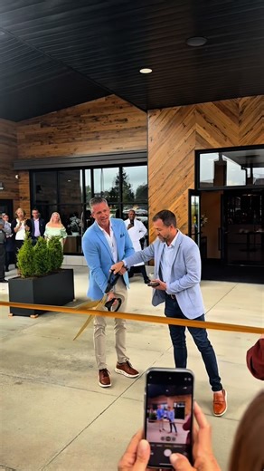 Whitney Eversole on Instagram: "Step inside Bardstown’s bourbon-inspired boutique hotel-and yes, it’s even better than it looks. From a speakeasy hidden behind the walls to cryotherapy and a full-service restaurant, The Trail Hotel is redefining what it means to stay on the Bourbon Trail. Would you book a night here? @visitbardstown @thetrailhotel #TrailHotel #BourbonTrail #Bardstown #BoutiqueHotel #Luxury #HiddenSpeakeasy #Whiskey #Getaway #HotelTour #BourbonLovers #Travel #Bourbon #travelgram