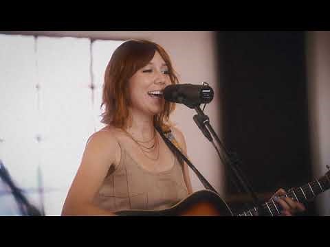 Molly Tuttle & Golden Highway - She'll Change (Live)