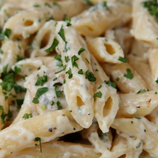 28M views · 11K reactions | Easy Chicken Alfredo Penne FULL RECIPE:...