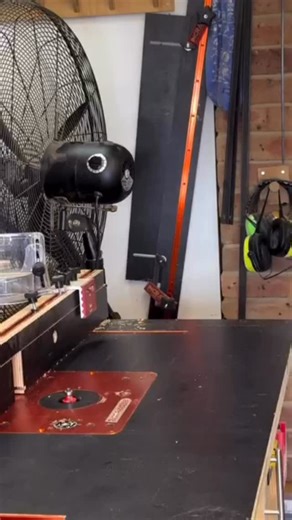 Building a router table has proven to be so useful! But still need to be safe. Original post You sometimes have to think through what you do before you do it. I do love these @microjig GRR-RIP push blocks with my fingers are close to the small piece of steel rotating 26000 times a minute! Because of the length of this board, I had to move the router table a little further out from the wall so I could turn it comfortably. I also found it was easier to control the piece when I used the GRR-RIP blo