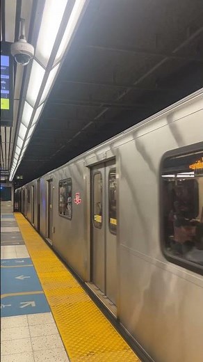 Toronto TTC Line 1 Subway Train Arriving at Bloor-Yonge Station 5/11/2025