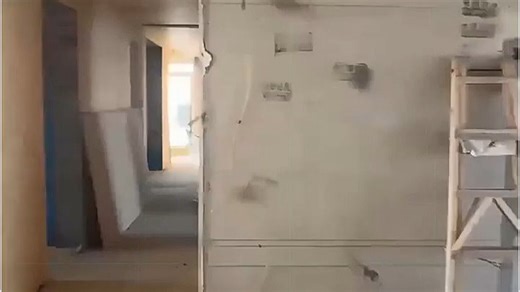 新电视几天使用体验分享：画质清晰色彩真实，开机速度快不卡顿，智能语音操控方便，音效沉浸感强，轻松融入客厅场景，带来影院级视听享受。