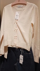 MANGO Cardigan mit trendy Schleifen #germanfashion #fashion #shopping