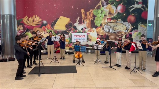 The Young European Strings Orchestra providing a very warm welcome to passengers arriving into Terminal 2 at Dublin Airport this morning. 🎄 | Dublin Airport