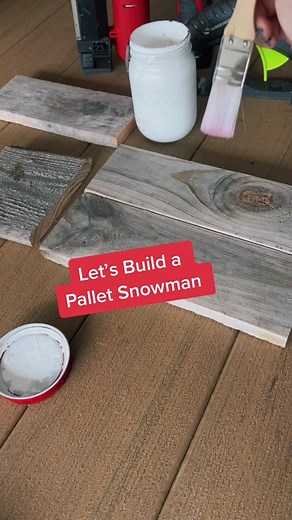DIY Pallet Snowman Building Tutorial