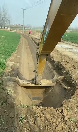 5.3M views · 94K reactions | Canal Excavation | Do Follow & Like  Powerplay App for more amazing content in Civil Engineering. #civilengineers #design #concrete #civilconstruction #structuralengineering #engenharia #engenhariacivil #civil_concepts #civilengineeringstudent #constru #structure #technology #arquitetura | Powerplay App | Facebook
