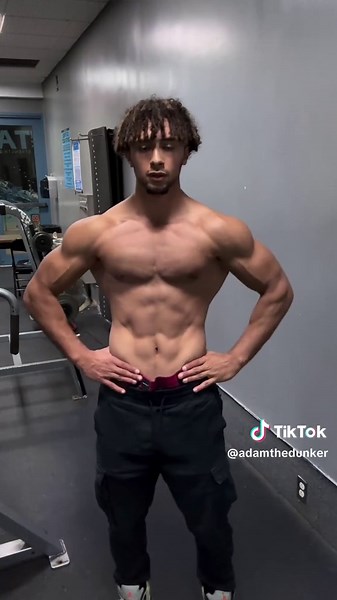 Im the most ripped 19yr in the world💪🏽‼️ #gym #flex #ripped #fitness #motivation