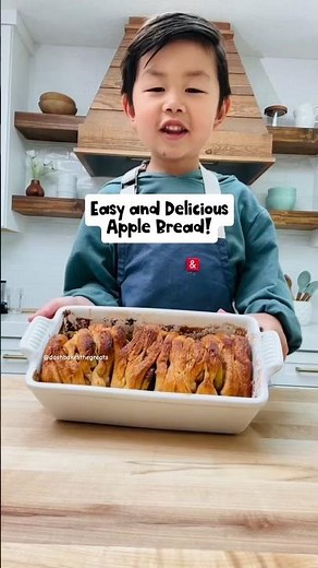 Delicious Apple Bread! 🍏 so good and easy! Recipe on helloyummy.co search “apple bread” 🍏