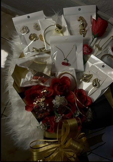 Everyone gives flowers But only few give a jewelry Bouquet 💐💎 We're taking custom orders for our one of a kind jewelry Bouquet Handcrafted with love, sparkle. Pre-order now to get in time before Feb14th (Valentines Day) Send a DM or Whatsapp 671531131 Instagram (Bling and bags) I’ll greatly appreciate your repost and comments 🙏🥺 #jewelryboutique #jewelrybouquet #foryoupage #jewelryvendorinbuea🇨🇲 #500kviews