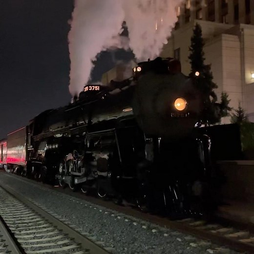 ATSF 3751 Departing LA #railway #railfan #railfaning #railroad #santafe3751 #railroading #shorts