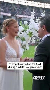 The MLB wedding of these fans' dreams ❤️ (via whitesox/TT)