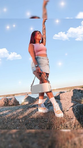 My bewbs are just out here bewbing and whether it’s because of option 1 or option 2- that’s nobody else’s business. Do you bby boo ✨🤪🍒 #momsitivity #momsofinsta #millennialmom #selflovejourney #honestmommin #thisispostpartum #rawmotherhood #motherhoodunfiltered #stayathomemom #momlife #momsofinstagram | Khloe Kuriatnyk