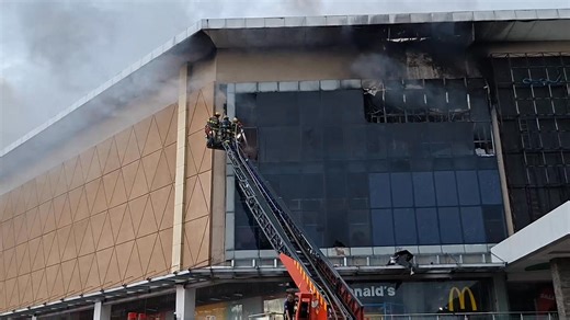 As of 5:18 p.m. firefighters continue battling the blaze at shopping mall Gaisano Grand Citygate on Friday, January 2, 2025. 📽BING GONZALES | Mindanao Times