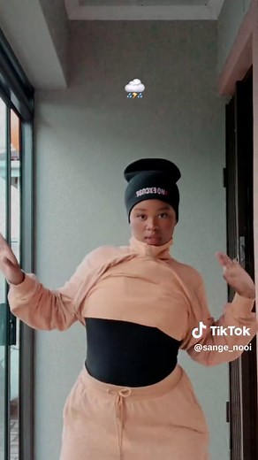 last one before I leave the house😂⛈️💋@_Rethaa_ #thunderstorm #🔥🔥🔥🔥🔥🔥🔥🔥🔥🔥 #newamapianodancechallenge2026 #benzo