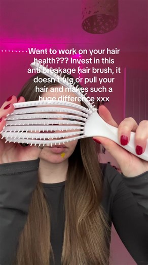 It just glides through my hair like it’s nothing 😍 #flexiflow #detanglingbrush #ttshopfinds #healthyhaircare