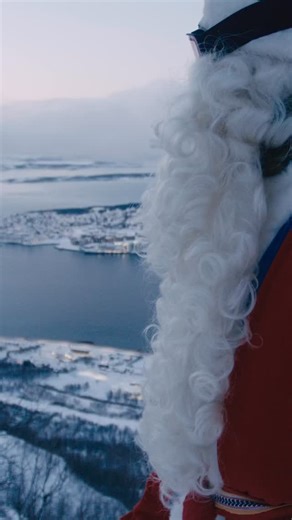 May your Christmas be filled with telemark turns, good friends and some form of snow. #22Designs #AllForTheTurn #VivaTele #spreadtelemark #telemarkskiing telemark skiing winter | 22 Designs