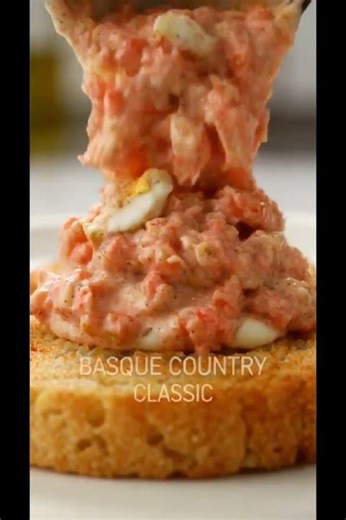 Forget Lobster Rolls! Try the 2-minute Spanish 'Basque Crab' Pincho 🦀🥖