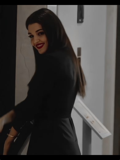 Hande Erçel and Eda Yıldız Join Forces in New Project