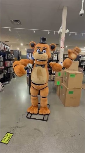 FREDDY FAZBEAR ANIMATRONIC SPIRIT HALLOWEEN 2026 FIVE NIGHTS AT FREDDY'S Vid: ELEGANT_Mew